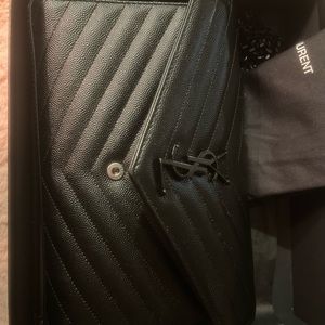 New Authentic Saint Laurent Monogramme Grain de Poudre Leather Wallet-on-Chain